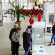 Blick in die Ausstellung der 37. Grafikbörse in der KunstWandelhalle Bad Elster