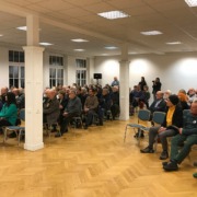 Mit Besuchern voll besetzter Saal zu Eröffnung der 38. Leipziger Grafikbörse im Veranstaltungssaal des Museums für Druckkunst Leipzig